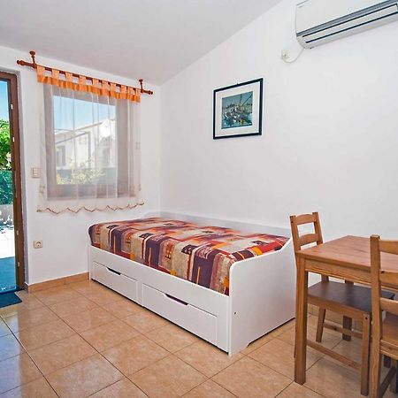 Apartman Kirac Помер Екстериор снимка