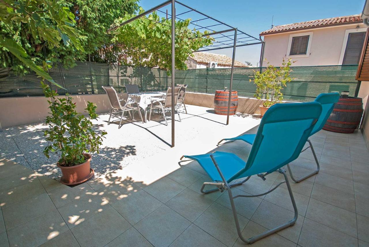 Apartman Kirac Помер Екстериор снимка