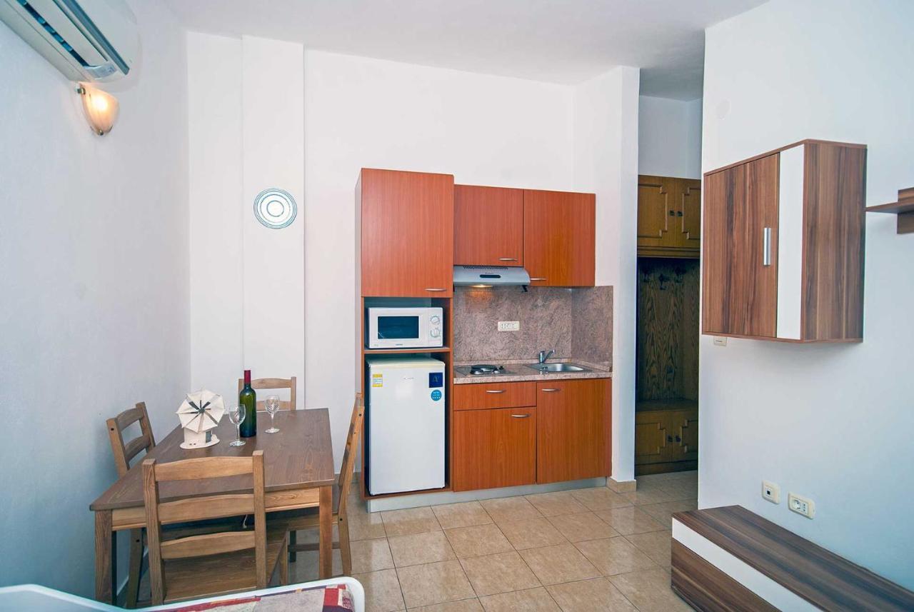 Apartman Kirac Помер Екстериор снимка
