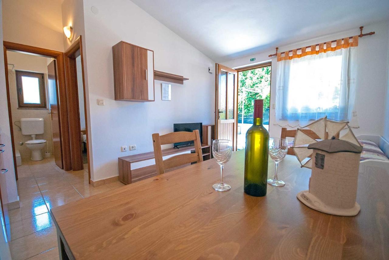 Apartman Kirac Помер Екстериор снимка