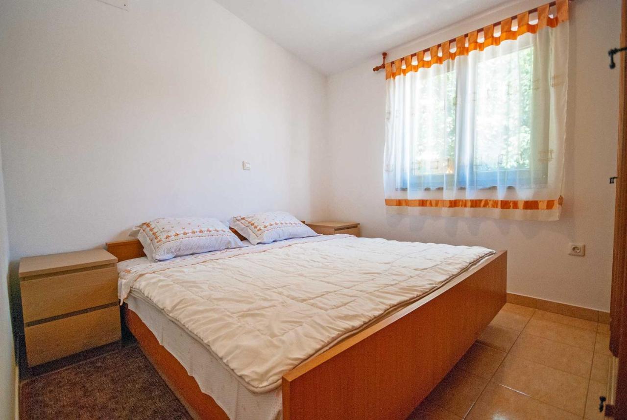 Apartman Kirac Помер Екстериор снимка